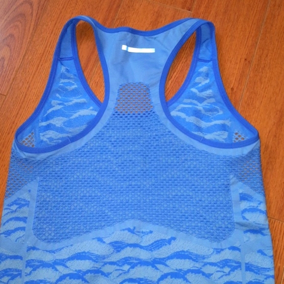 (M)🔥Bundle🔥 of 2 Tank Tops 1 Adidas 1 Climawear Active Tank Top - Picture 12 of 13